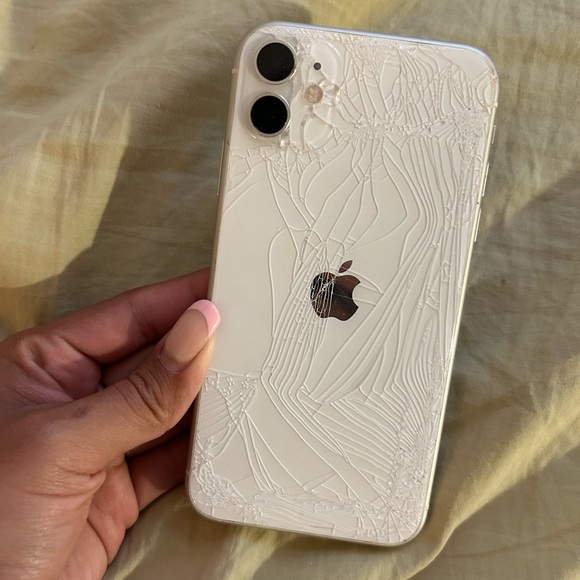 Apple Black iPhone 11 - Picture 3 of 6